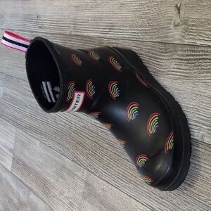 Hunter Women’s Play Short Mini Rainbow Print Rubber Booties Size 6
